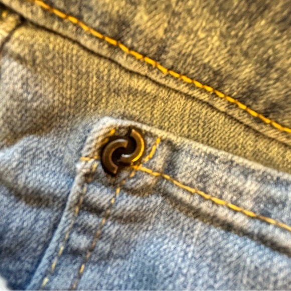 Denizen from Levi’s blue denim jean shorts Size 8 - Picture 6 of 7